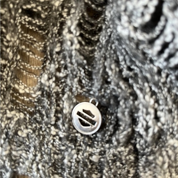 Harley-Davidson Split Back V-Neck Open Stitch Gray Sweater Size Small *H15 - Picture 3 of 4